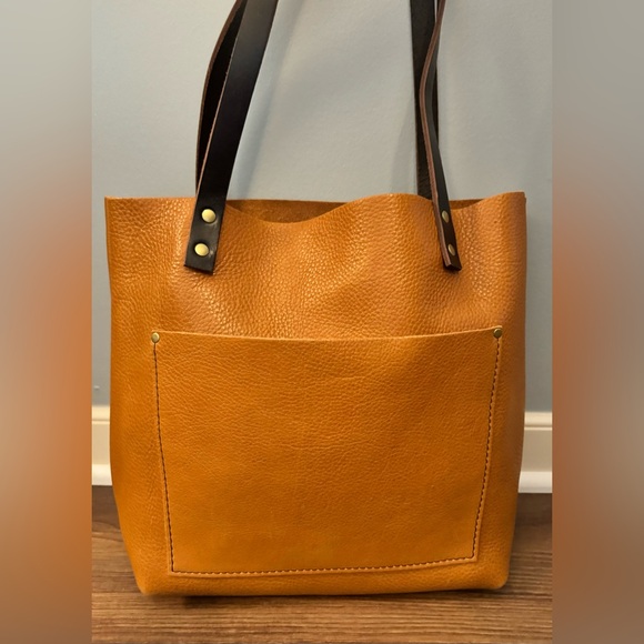 Portland Leather Medium Classic Tote in Dune - Picture 2 of 7